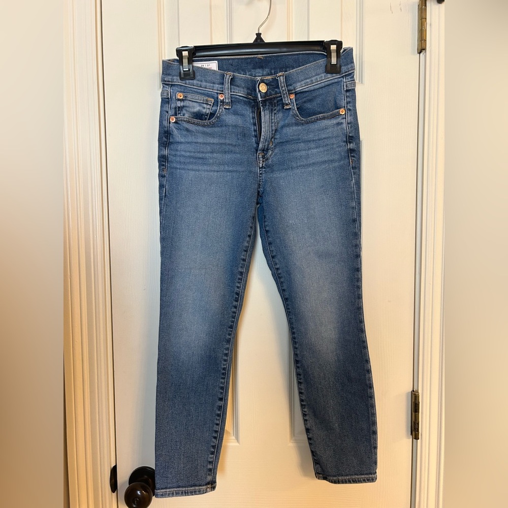 Gap True Skinny Mid Rise Size 2 short